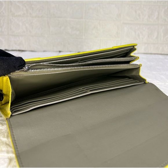 CELINE yellow patent LEATHER WALLET - Picture 8 of 12